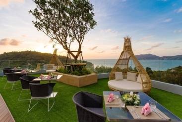 هتل Crest Resort & Pool Villas   Sha Extra Plus