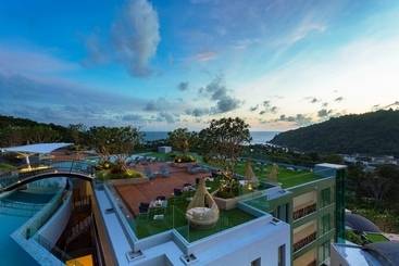 هتل Crest Resort & Pool Villas   Sha Extra Plus