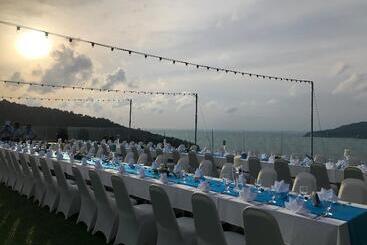 هتل Crest Resort & Pool Villas   Sha Extra Plus