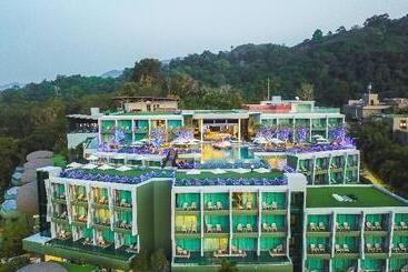 هتل Crest Resort & Pool Villas   Sha Extra Plus