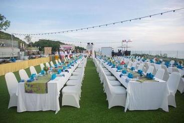 هتل Crest Resort & Pool Villas   Sha Extra Plus
