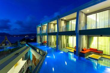 هتل Crest Resort & Pool Villas   Sha Extra Plus