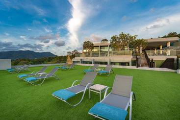 هتل Crest Resort & Pool Villas   Sha Extra Plus