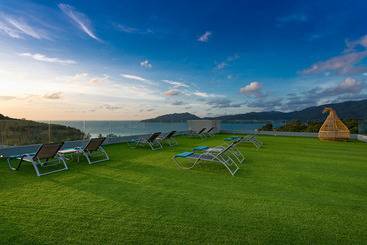 هتل Crest Resort & Pool Villas   Sha Extra Plus