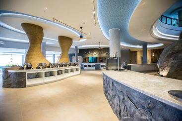 هتل Crest Resort & Pool Villas   Sha Extra Plus