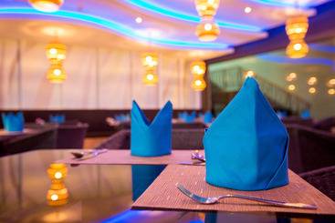 هتل Crest Resort & Pool Villas   Sha Extra Plus