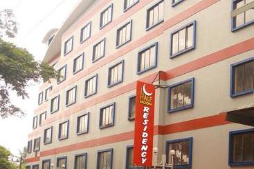 هتل Half Moon Residency Calicut