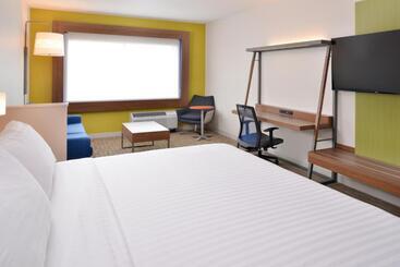 هتل Holiday Inn Express & Suites Madison, An Ihg
