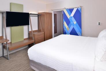 هتل Holiday Inn Express & Suites Madison, An Ihg