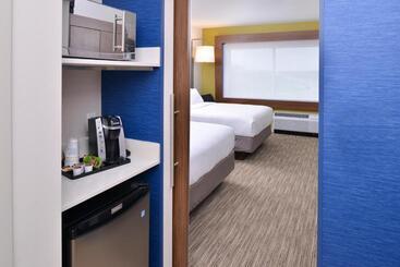 هتل Holiday Inn Express & Suites Madison, An Ihg