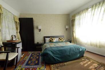 هتل Nirvana Home