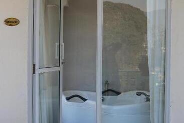 هتل Nirvana Home