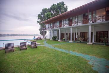 هتل Oak Ray Lake Resort