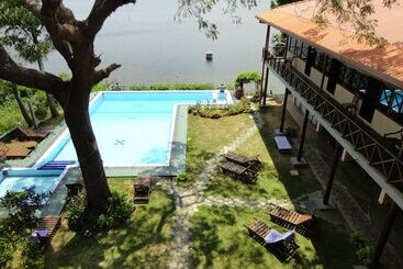 هتل Oak Ray Lake Resort