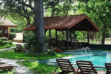 هتل Oak Ray Lake Resort