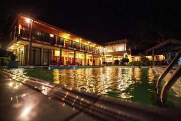 هتل Oak Ray Lake Resort