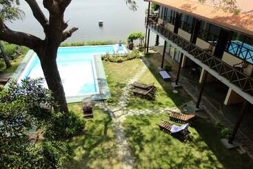 هتل Oak Ray Lake Resort