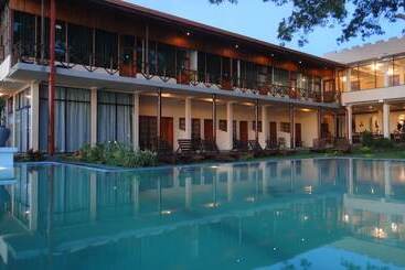 هتل Oak Ray Lake Resort