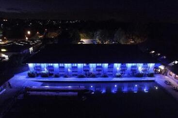 هتل Peartree Lodge Waterside