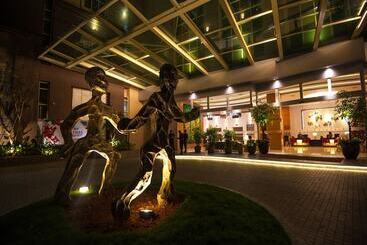 هتل The Waterfront