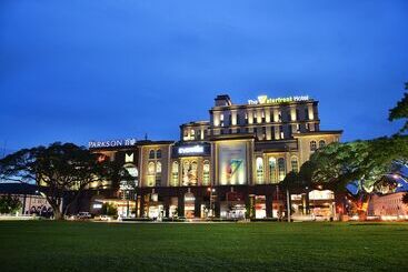 هتل The Waterfront