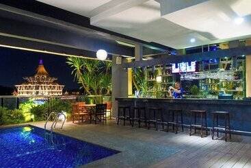 هتل The Waterfront