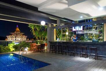هتل The Waterfront