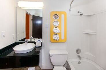 Motel 6 Hollywood