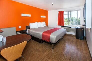 Motel 6 Hollywood