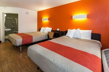 Motel 6 Hollywood