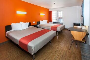Motel 6 Hollywood