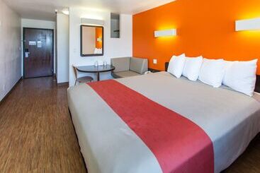 Motel 6 Hollywood
