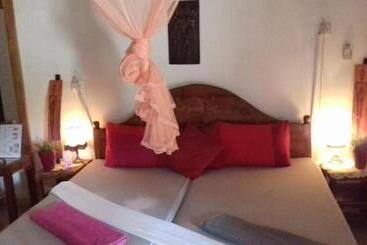 پانسیون Embiente Guest House