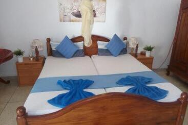 پانسیون Embiente Guest House
