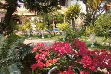 پانسیون Embiente Guest House