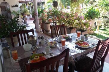 پانسیون Embiente Guest House