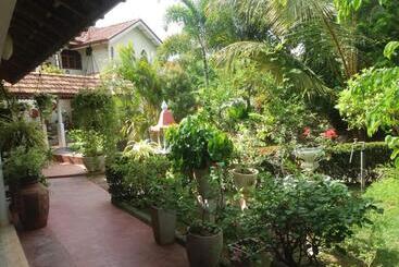 پانسیون Embiente Guest House