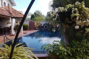 پانسیون Embiente Guest House