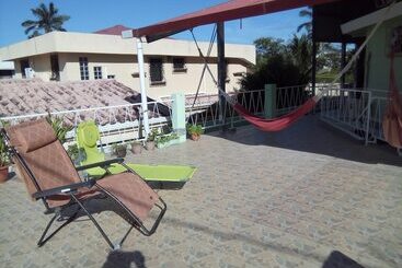 The Red Hut Inn - Belize City