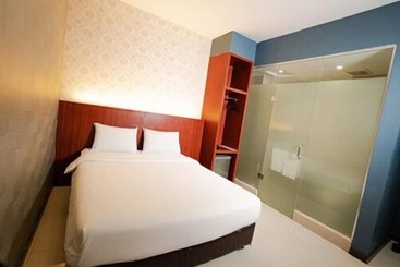 The Crew Hotel Kno