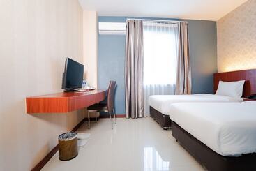 The Crew Hotel Kno