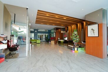 The Crew Hotel Kno