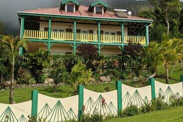 Trois Piton Apartments - Rosalie