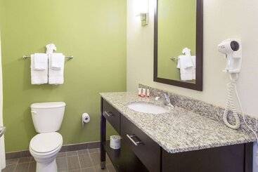 هتل Ramada By Wyndham Jackson Ms
