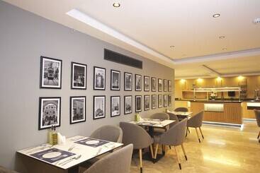 هتل Days Inn By Wyndham Istanbul Arnavutkoy