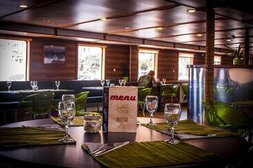 هاستل Botel Marina