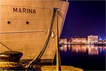 هاستل Botel Marina