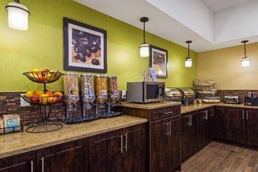 هتل Best Western Plus Moosomin