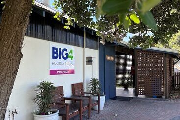 هتل Big4 Middleton Beach Holiday Park