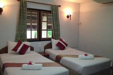 בית מלון כפרי Cleanwave Resort Chumphon